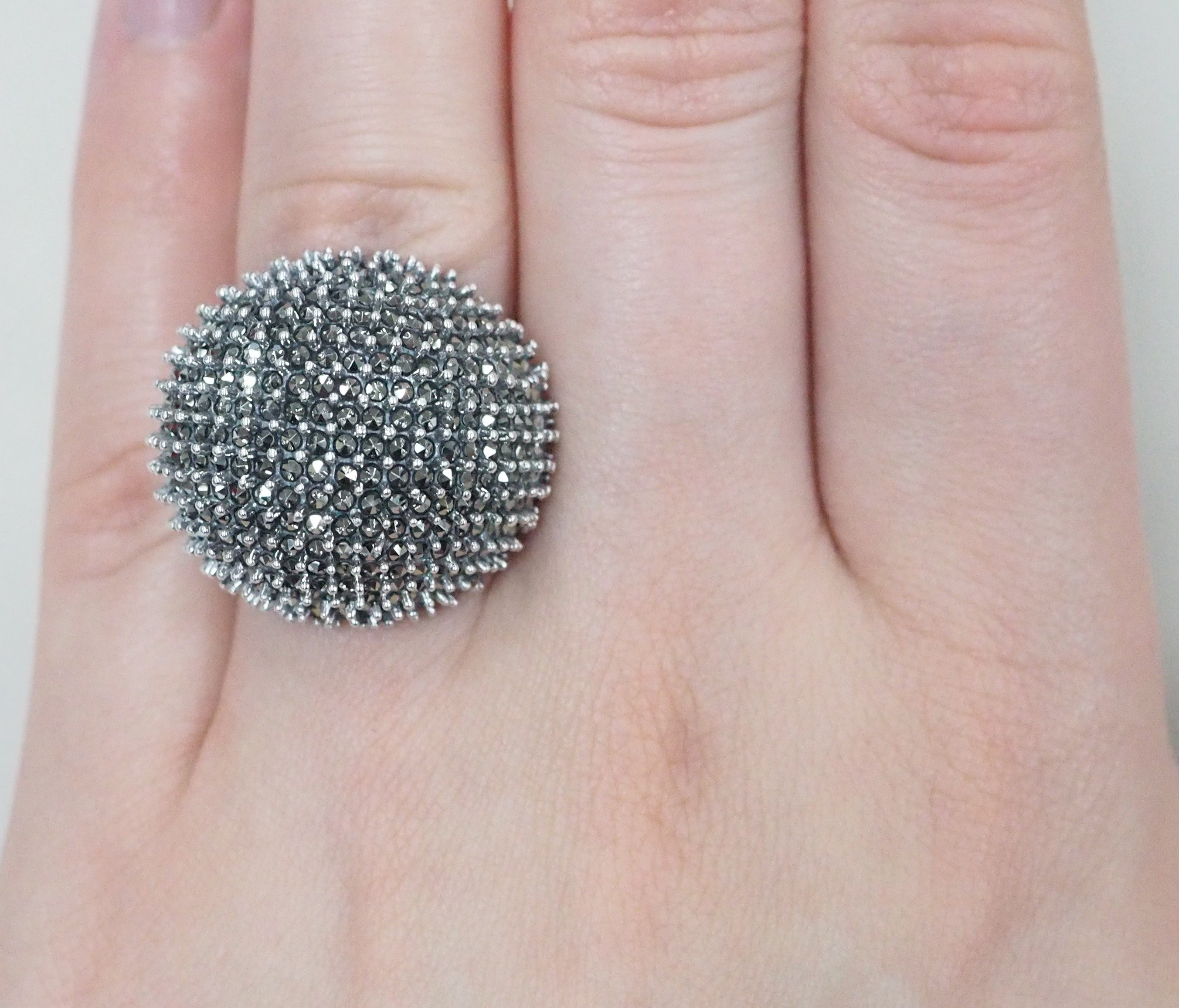 Серебряное кольцо с марказитами